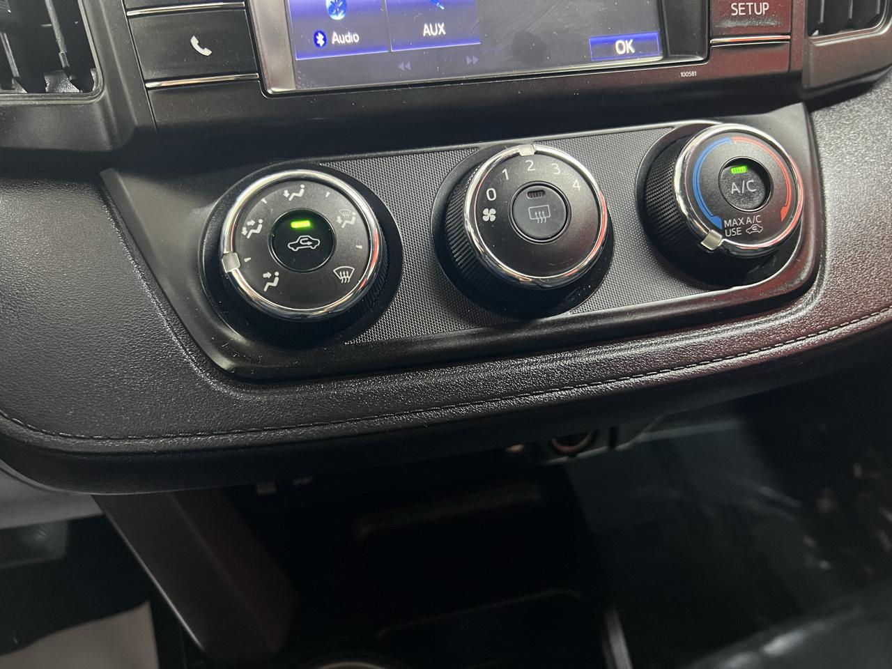 Toyota RAV4 LE AWD 2017