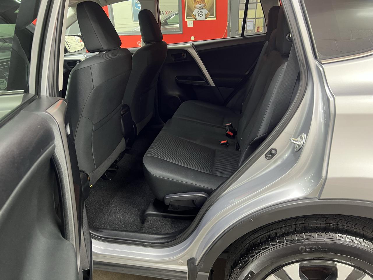 Toyota RAV4 LE AWD 2017