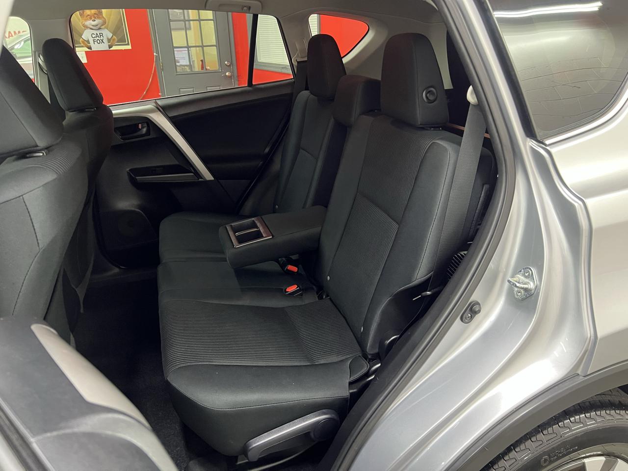 Toyota RAV4 LE AWD 2017