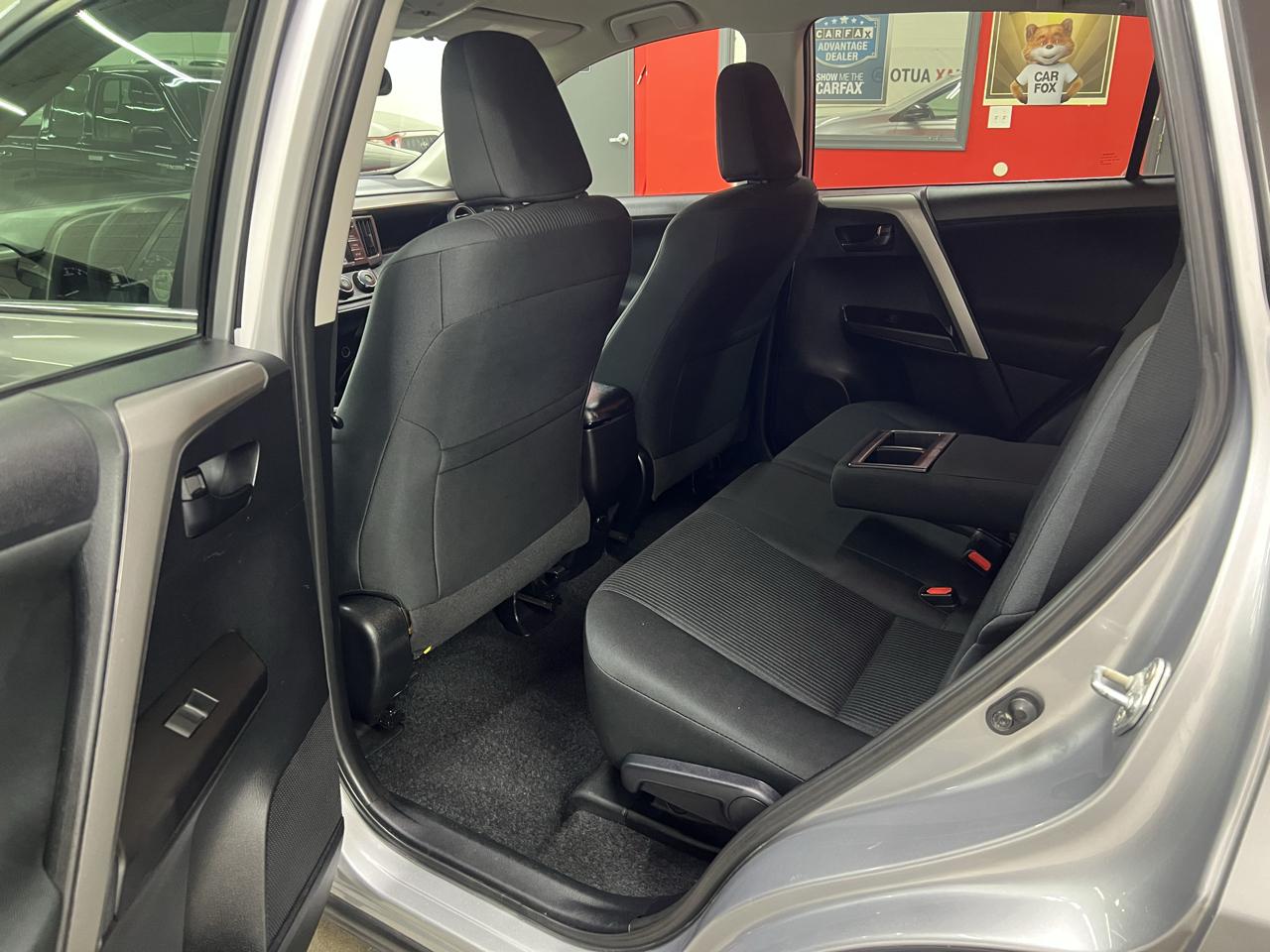 Toyota RAV4 LE AWD 2017