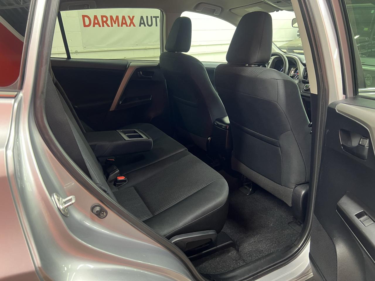 Toyota RAV4 LE AWD 2017