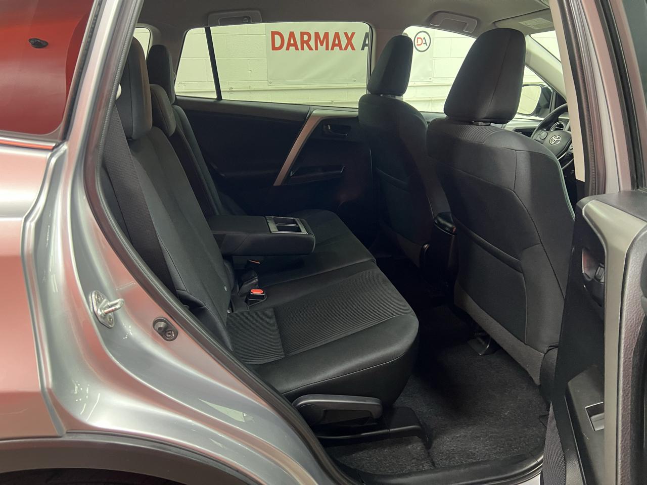 Toyota RAV4 LE AWD 2017