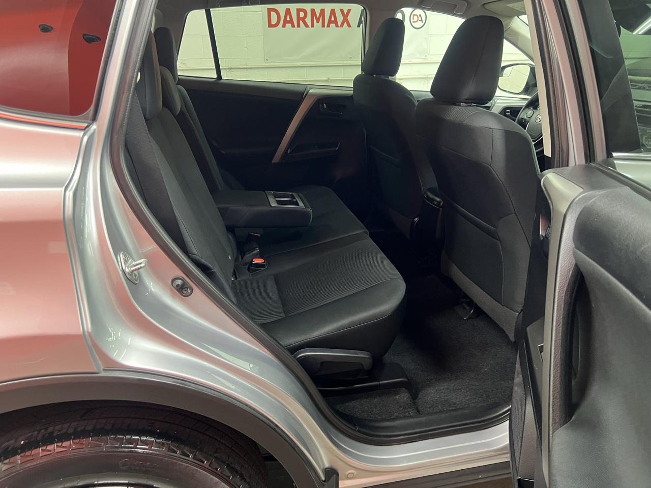 Toyota RAV4 LE AWD 2017