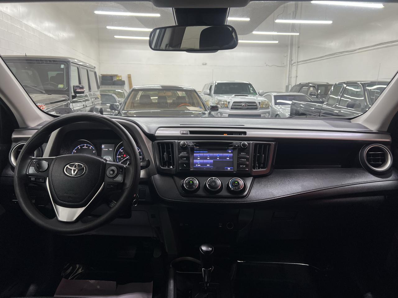Toyota RAV4 LE AWD 2017