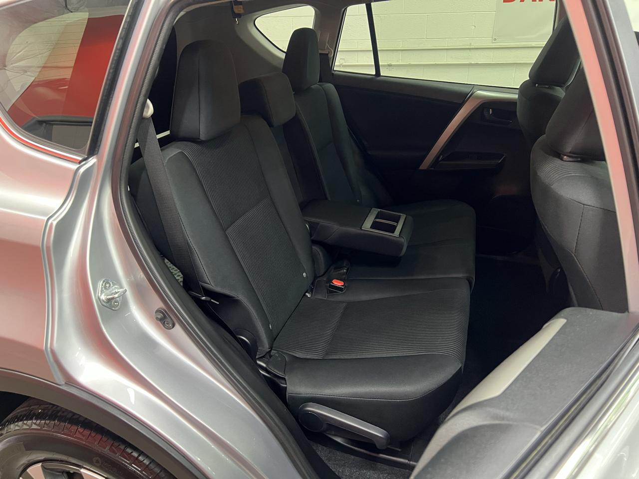 Toyota RAV4 LE AWD 2017