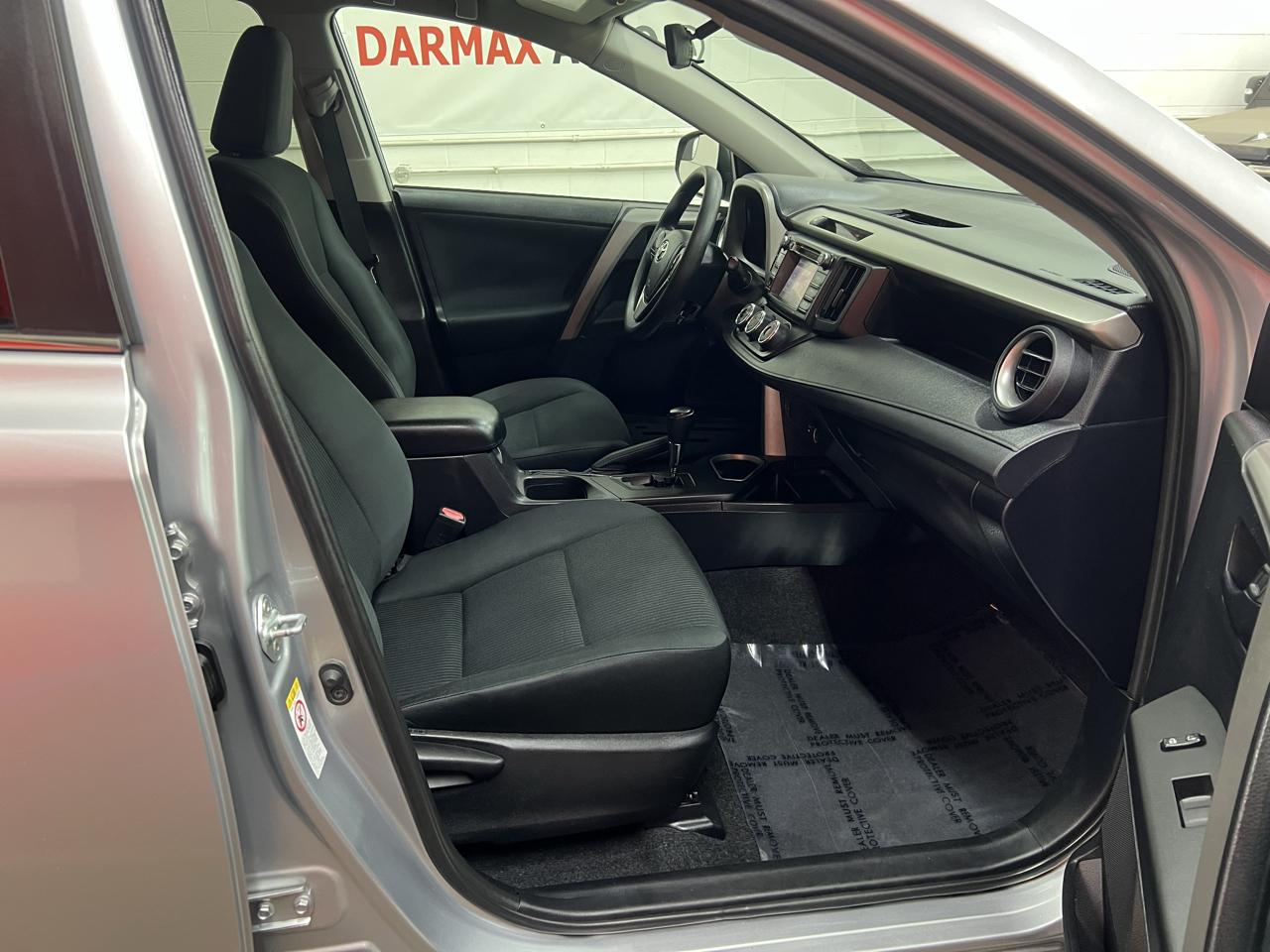 Toyota RAV4 LE AWD 2017