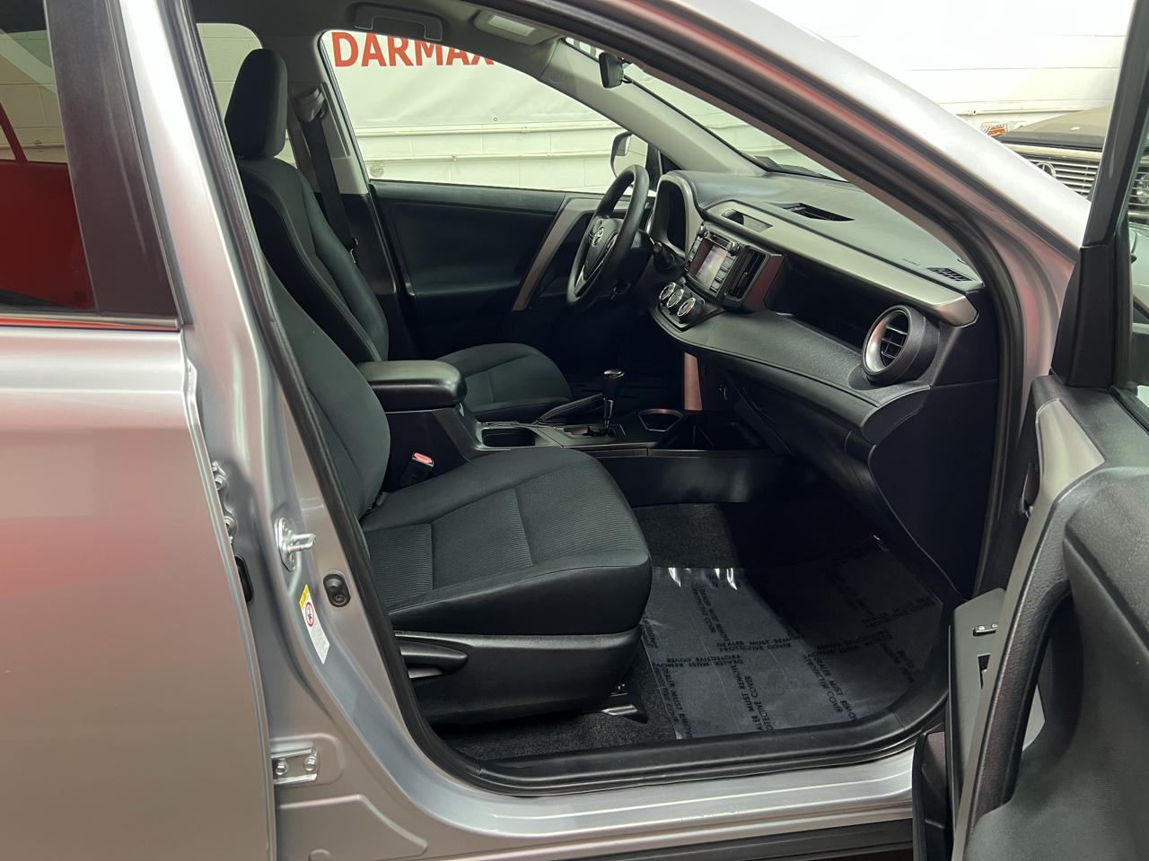 Toyota RAV4 LE AWD 2017