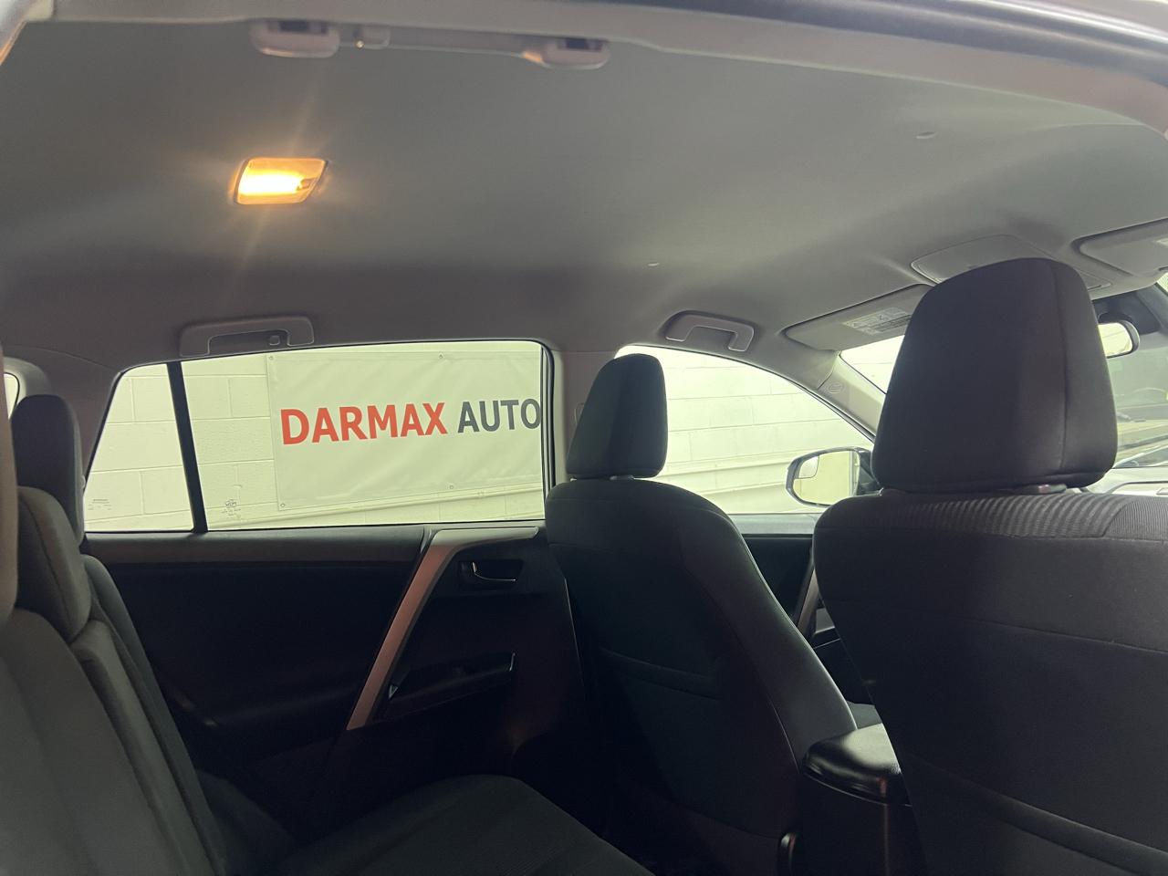 Toyota RAV4 LE AWD 2017