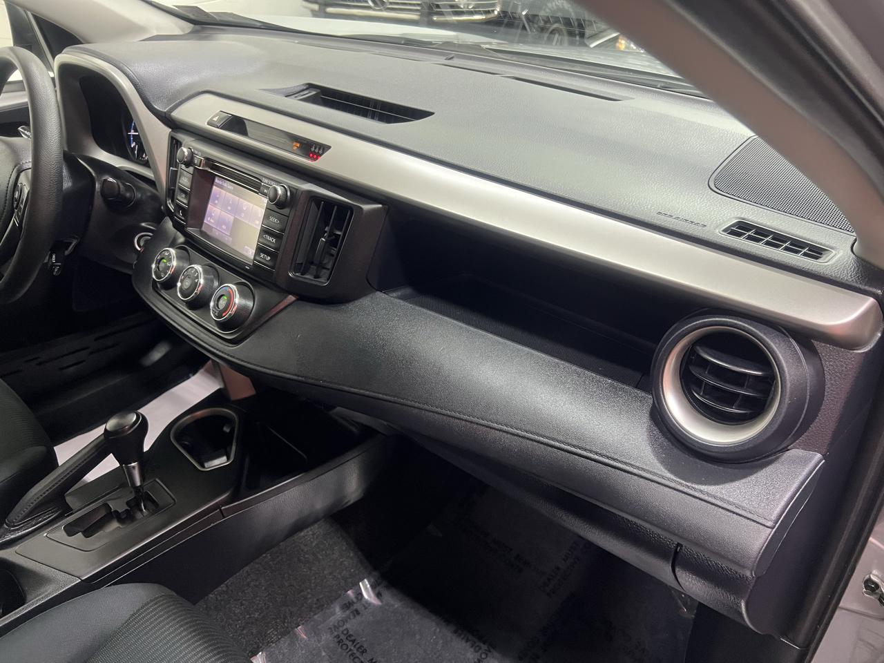 Toyota RAV4 LE AWD 2017