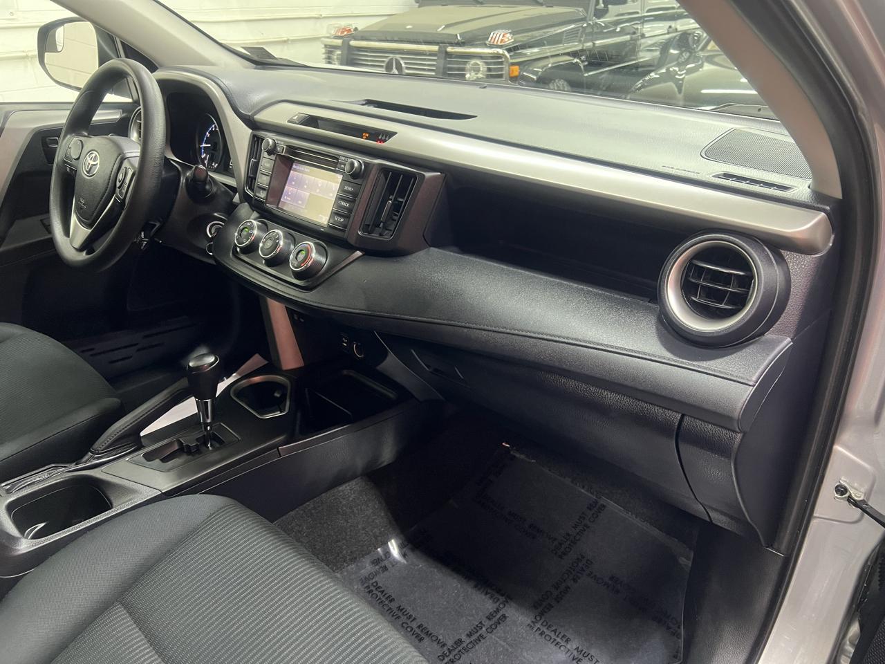 Toyota RAV4 LE AWD 2017