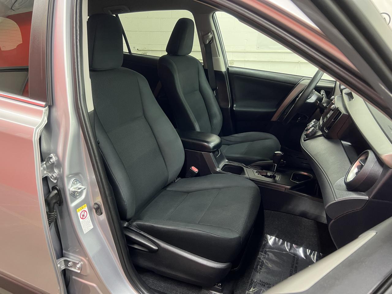 Toyota RAV4 LE AWD 2017
