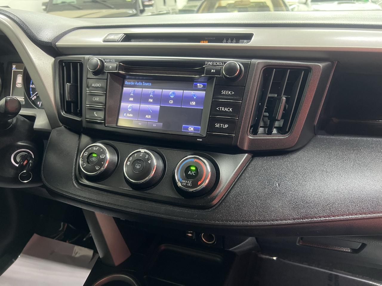 Toyota RAV4 LE AWD 2017