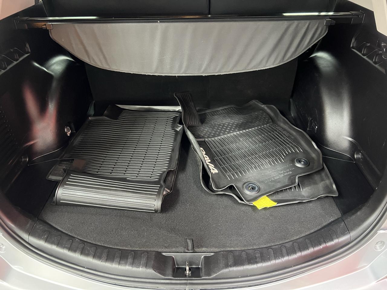 Toyota RAV4 LE AWD 2017