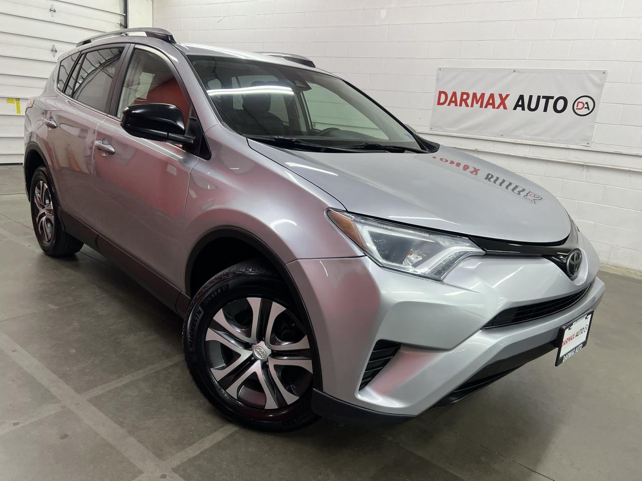Toyota RAV4 LE AWD 2017