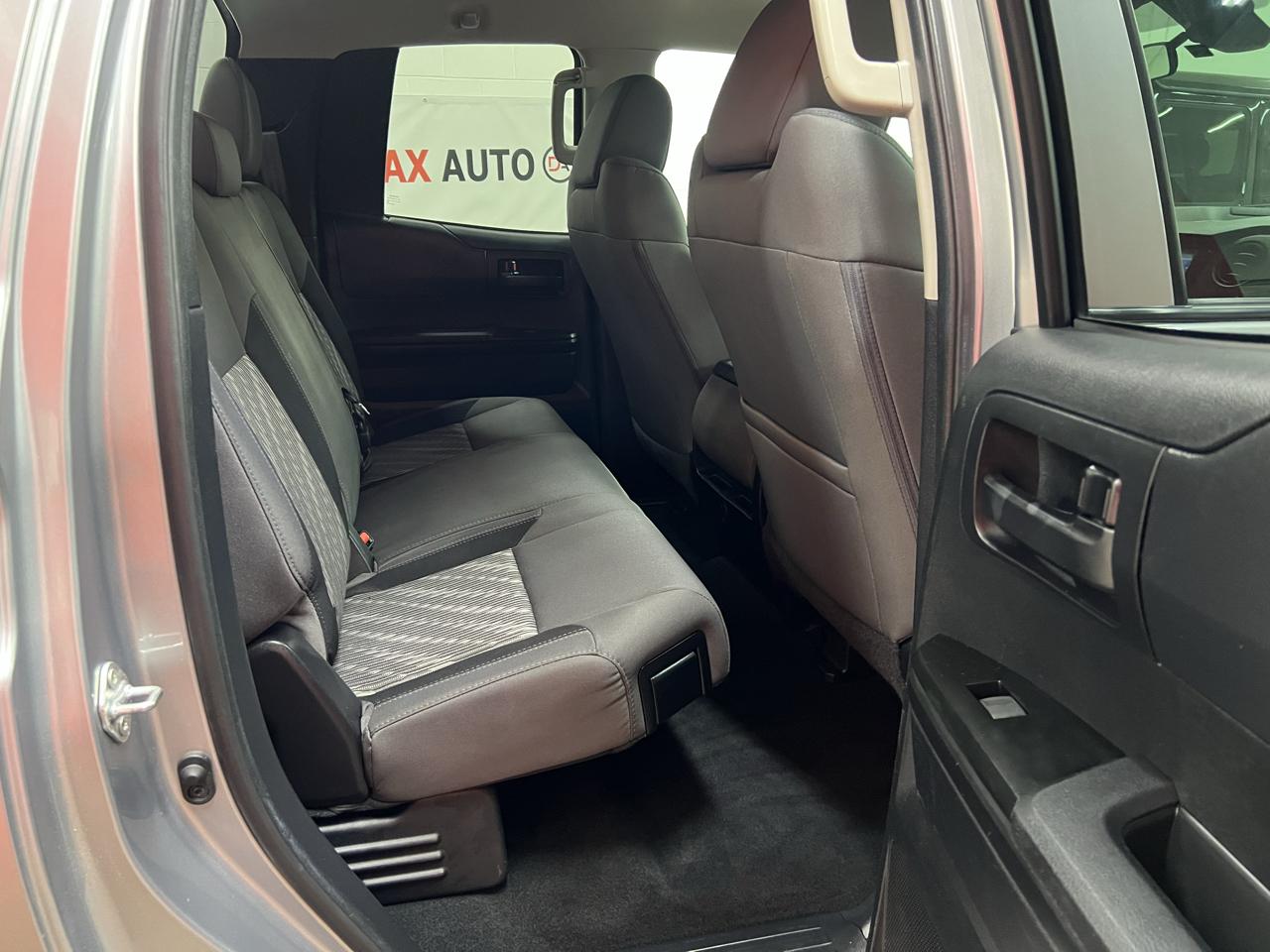 Toyota Tundra  2021
