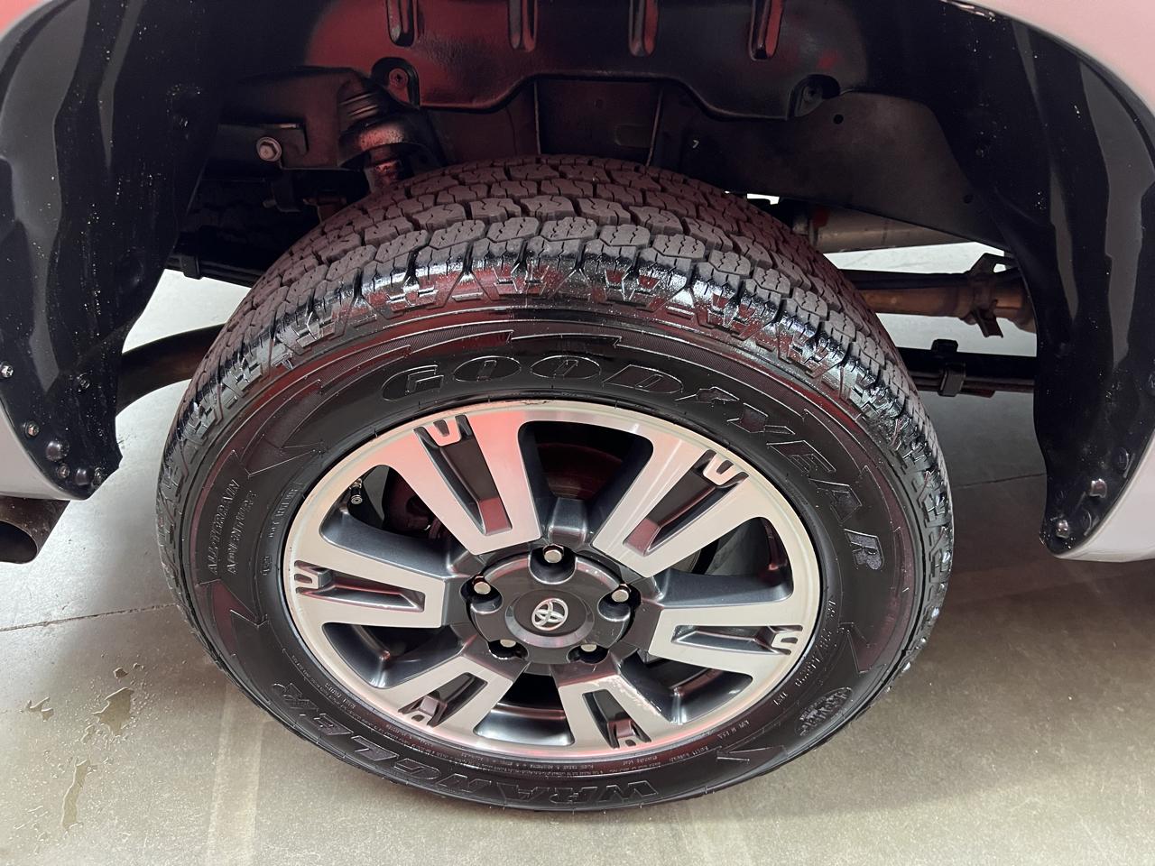 Toyota Tundra  2021