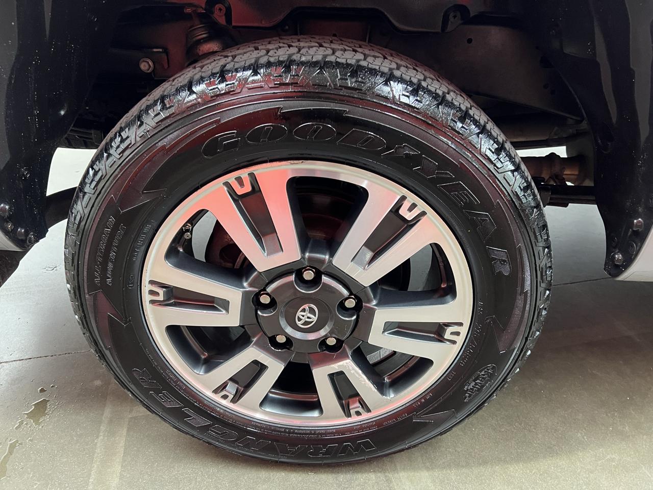 Toyota Tundra  2021