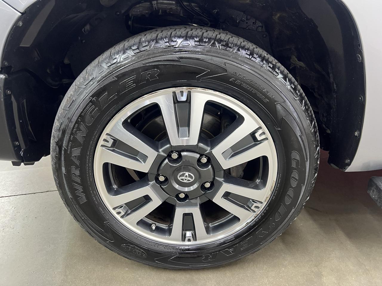 Toyota Tundra  2021