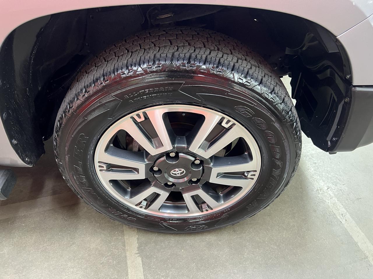 Toyota Tundra  2021