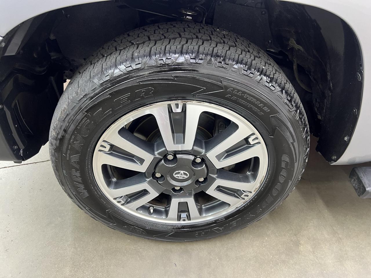 Toyota Tundra  2021