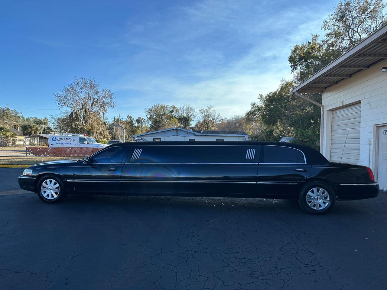 Lincoln Town Car Limousine 2004