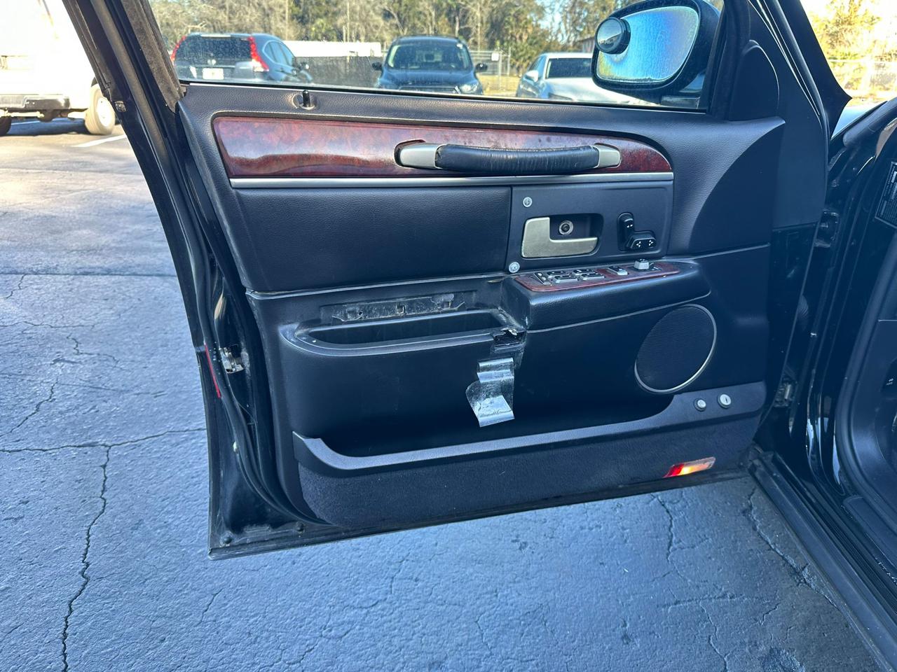 Lincoln Town Car Limousine 2004