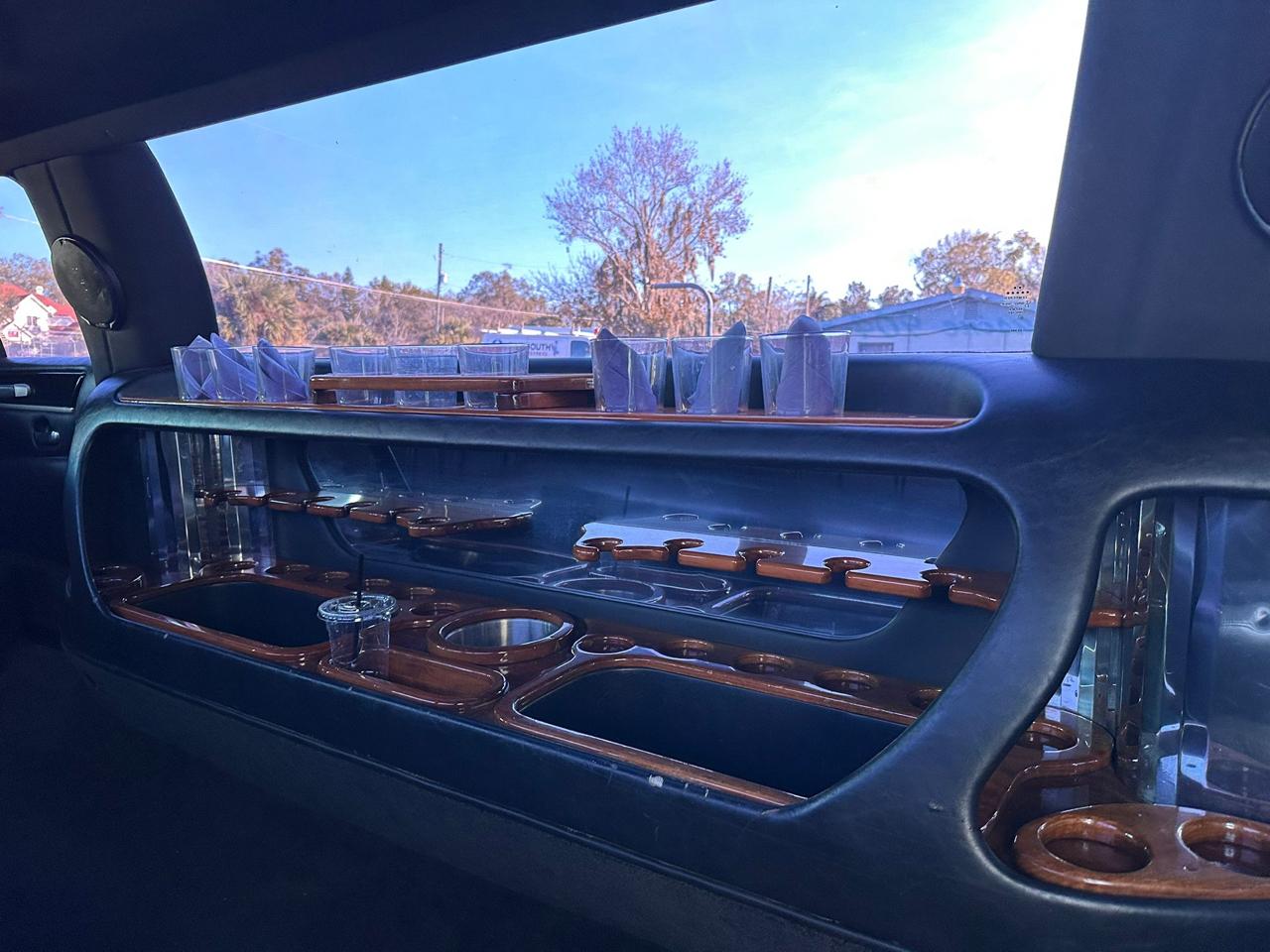 Lincoln Town Car Limousine 2004