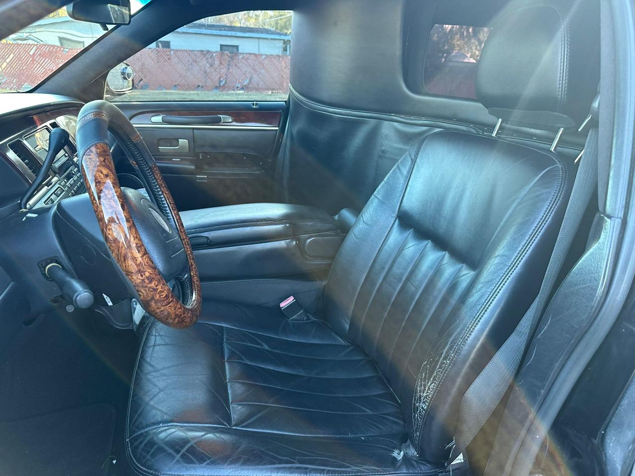 Lincoln Town Car Limousine 2004