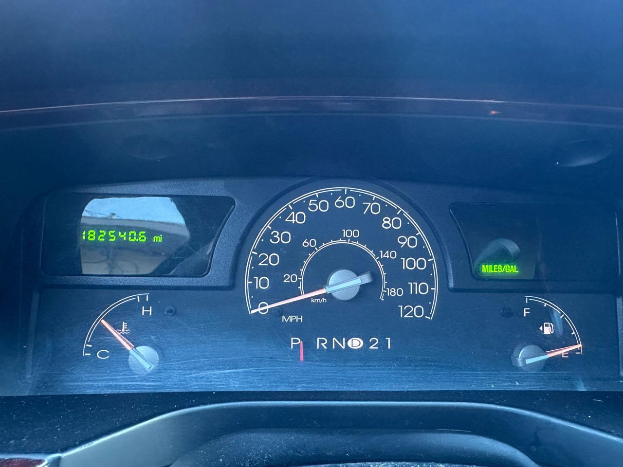 Lincoln Town Car Limousine 2004