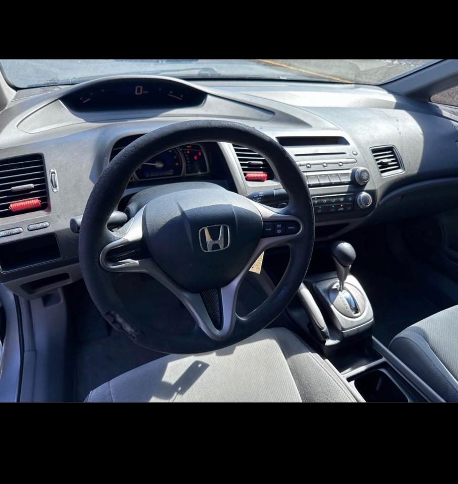 Honda Civic LX Sedan 5-Speed AT 2010
