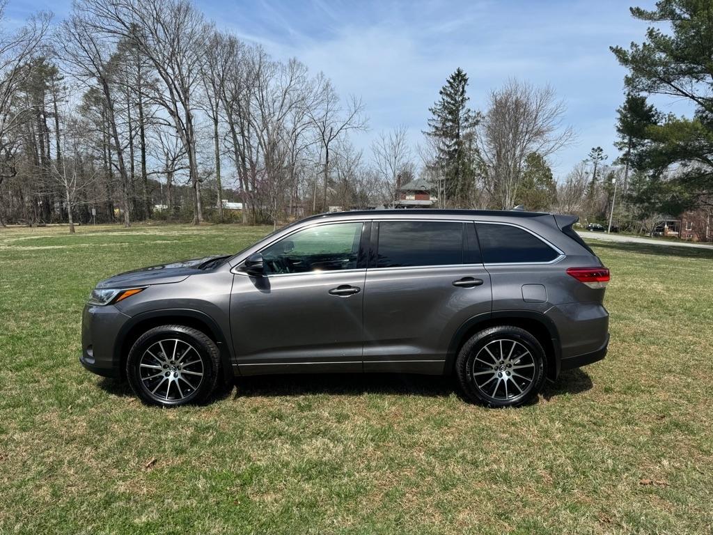 Toyota Highlander SE AWD V6 2017