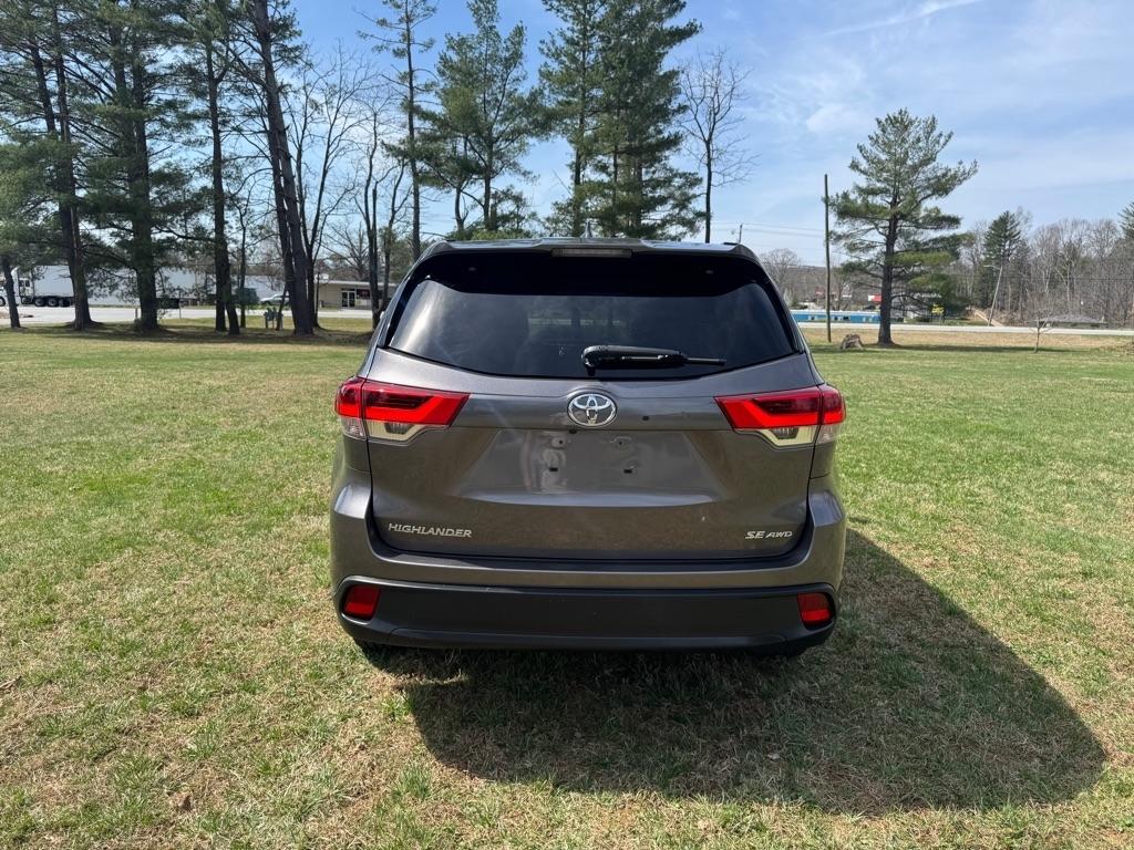 Toyota Highlander SE AWD V6 2017