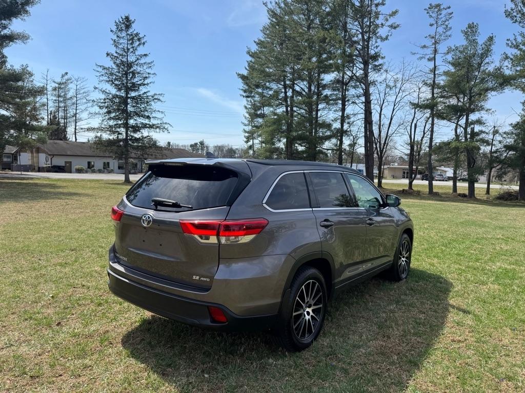 Toyota Highlander SE AWD V6 2017