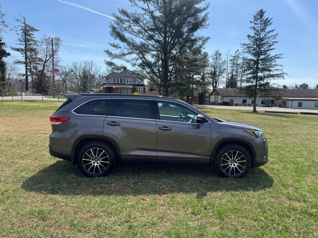 Toyota Highlander SE AWD V6 2017