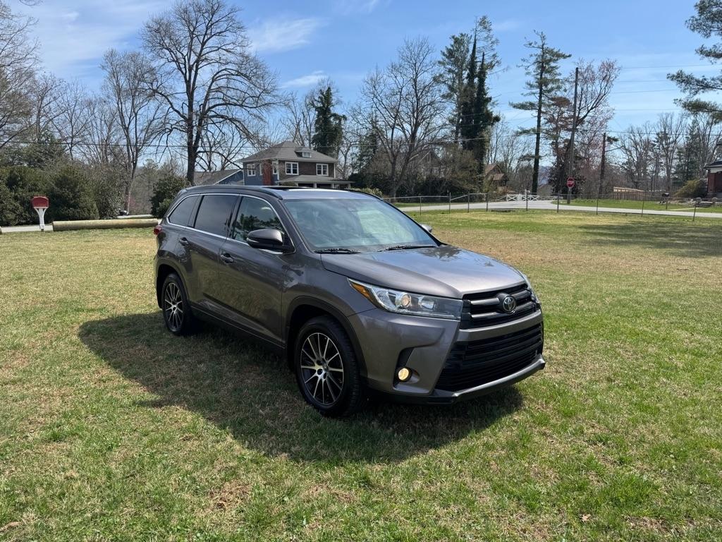 Toyota Highlander SE AWD V6 2017