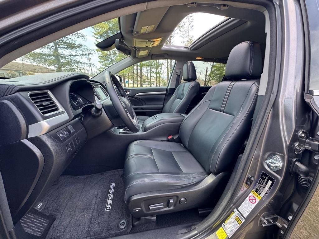 Toyota Highlander SE AWD V6 2017