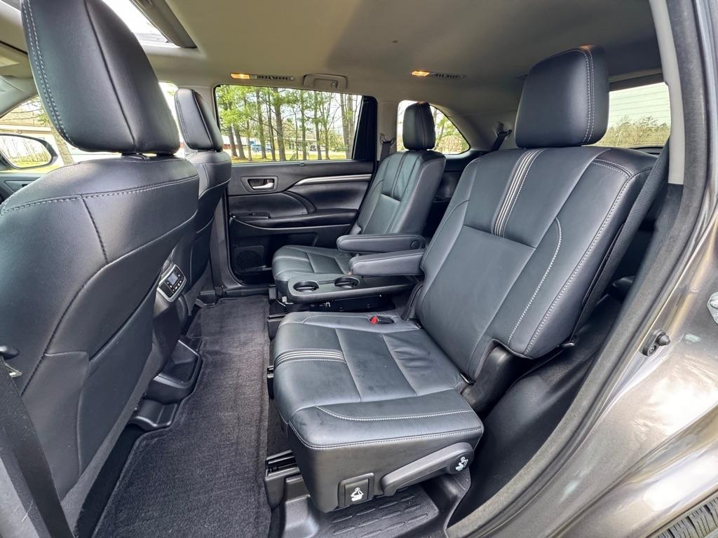 Toyota Highlander SE AWD V6 2017