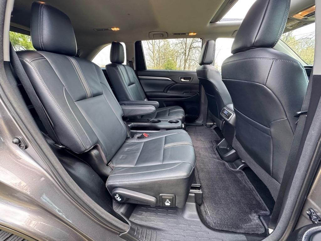 Toyota Highlander SE AWD V6 2017