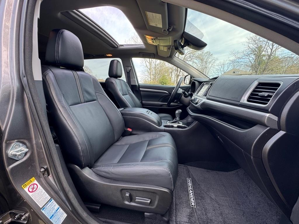 Toyota Highlander SE AWD V6 2017