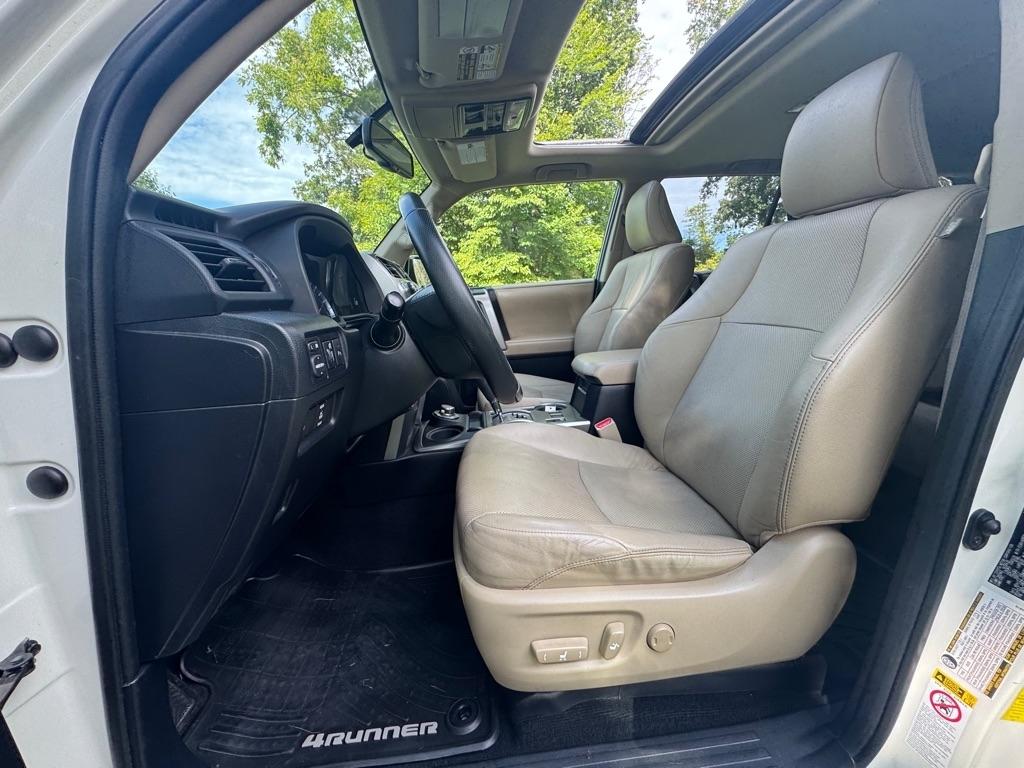 Toyota 4Runner SR5 4WD 2014