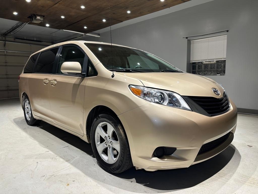 2012 Toyota Sienna 5dr 7-Pass Van V6 LE AAS FWD (Natl)
