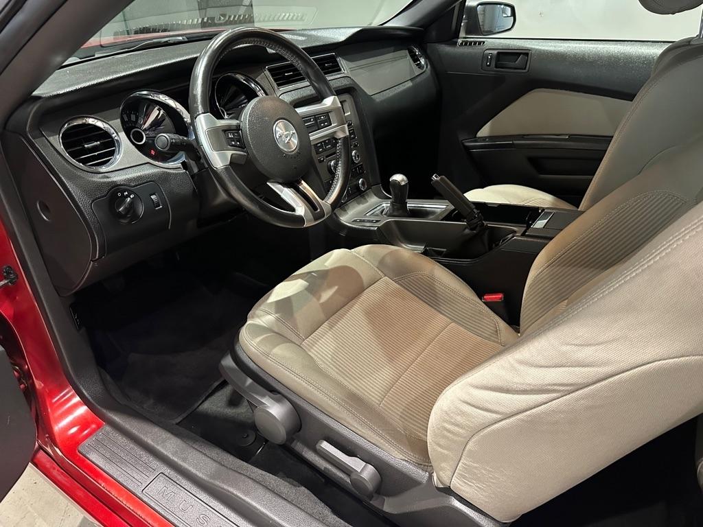 2014 Ford Mustang V6 - Photo 12