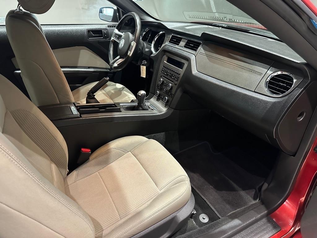 2014 Ford Mustang V6 - Photo 19