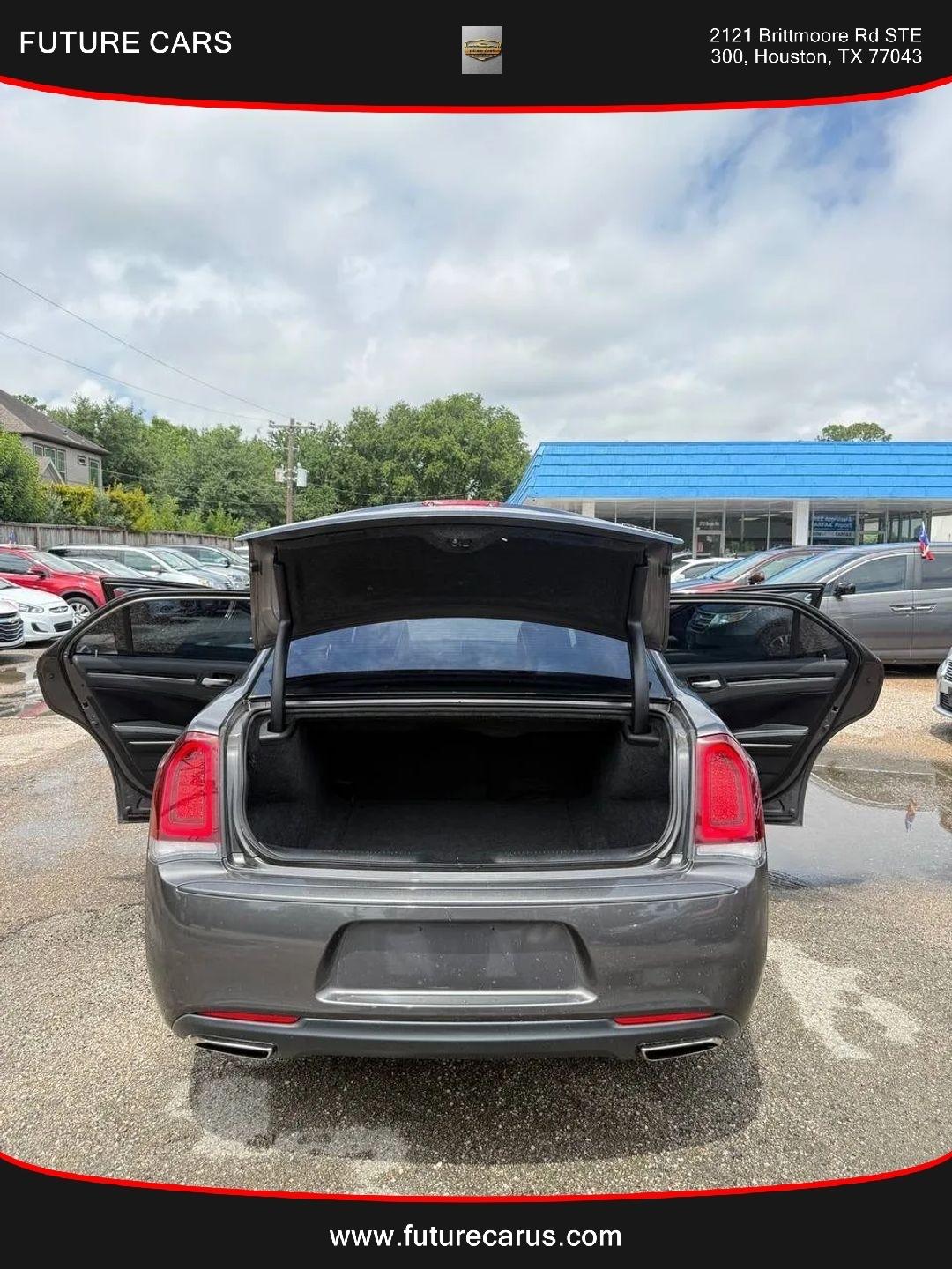 Chrysler 300  2019