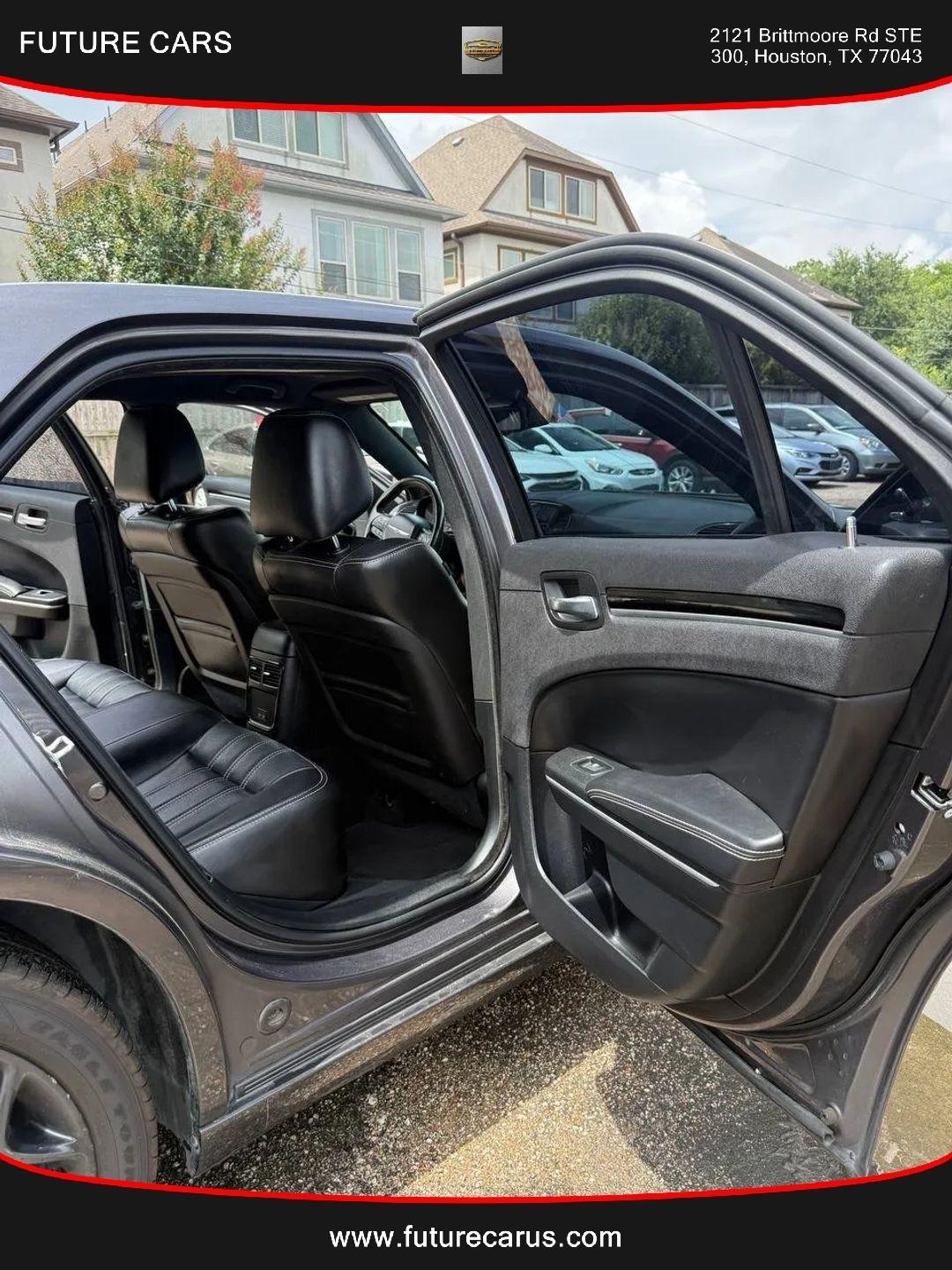 Chrysler 300  2019