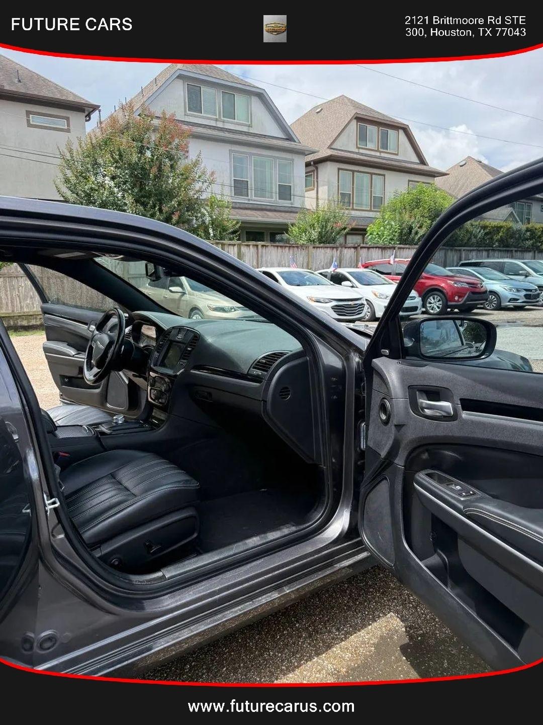 Chrysler 300  2019