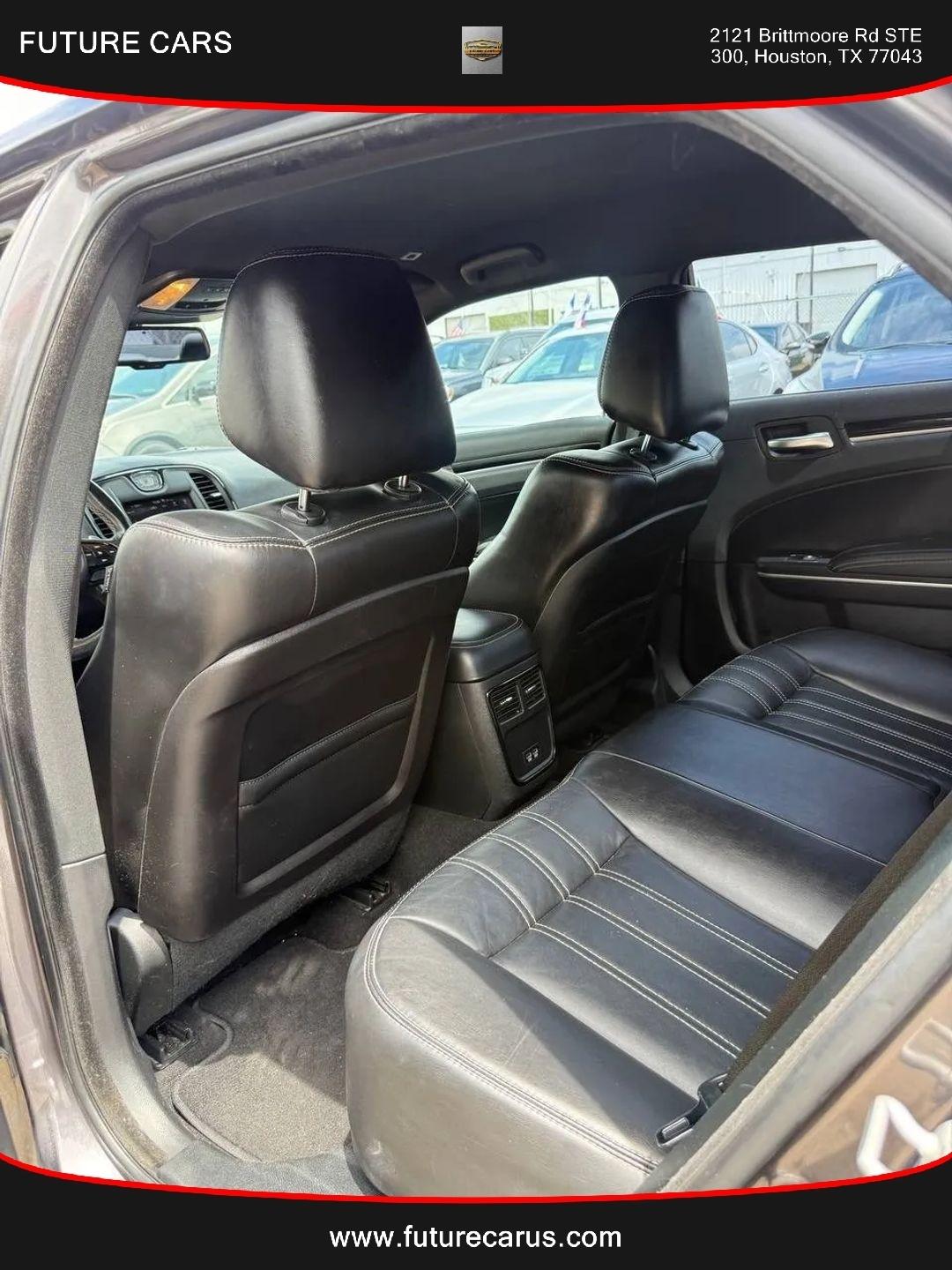 Chrysler 300  2019