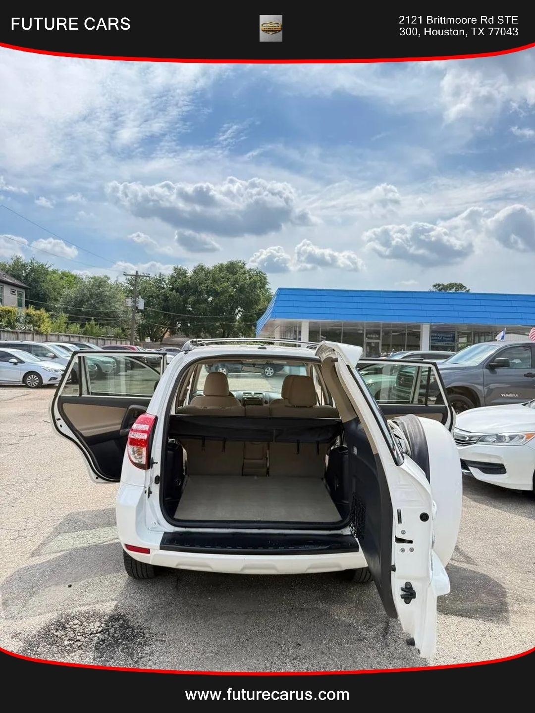 Toyota RAV4  2012