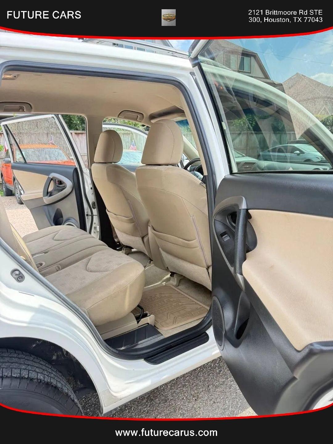Toyota RAV4  2012
