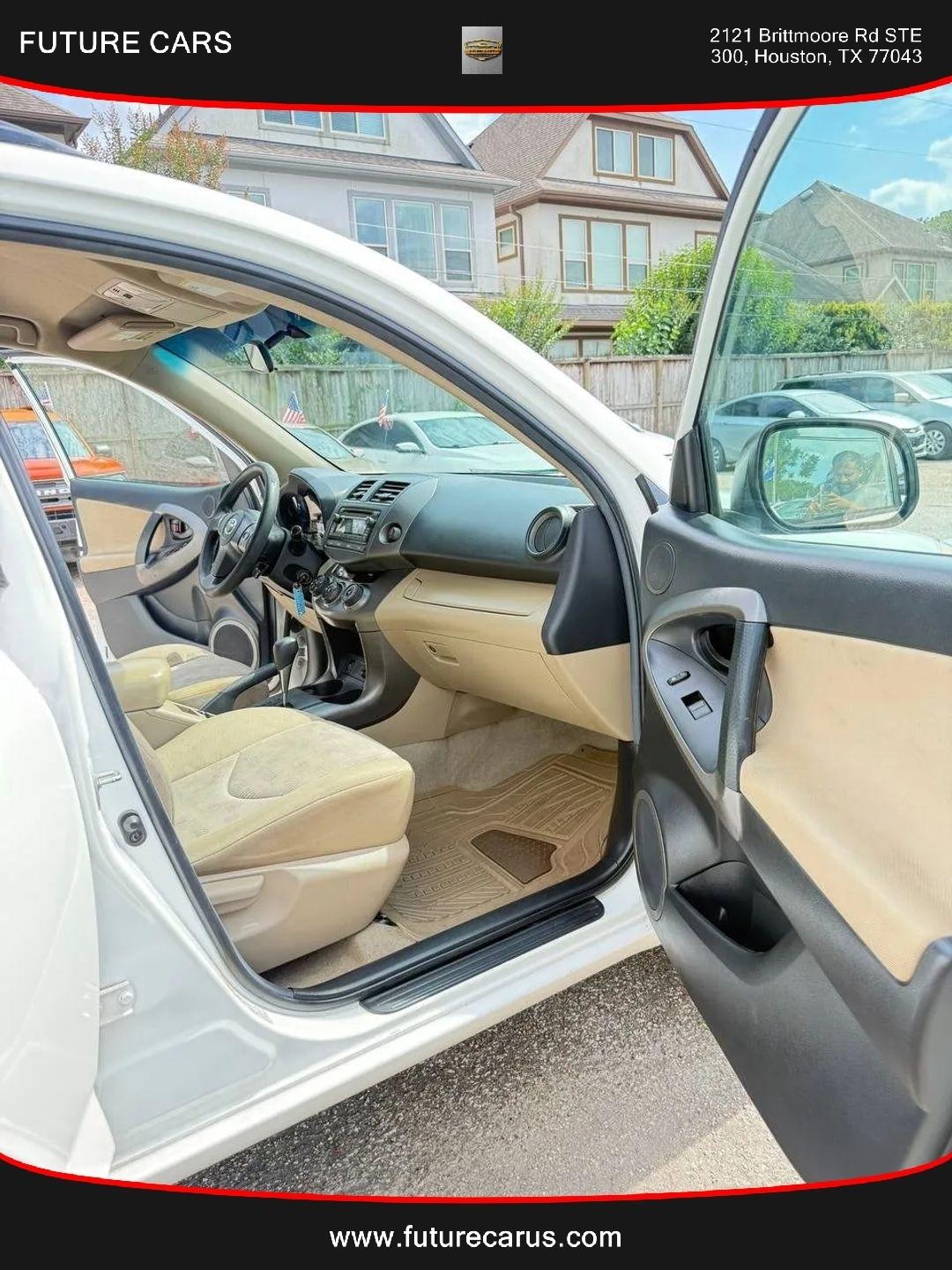 Toyota RAV4  2012